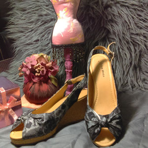 TOP MODA Peep Toe Wedge Black & Grey Size 10